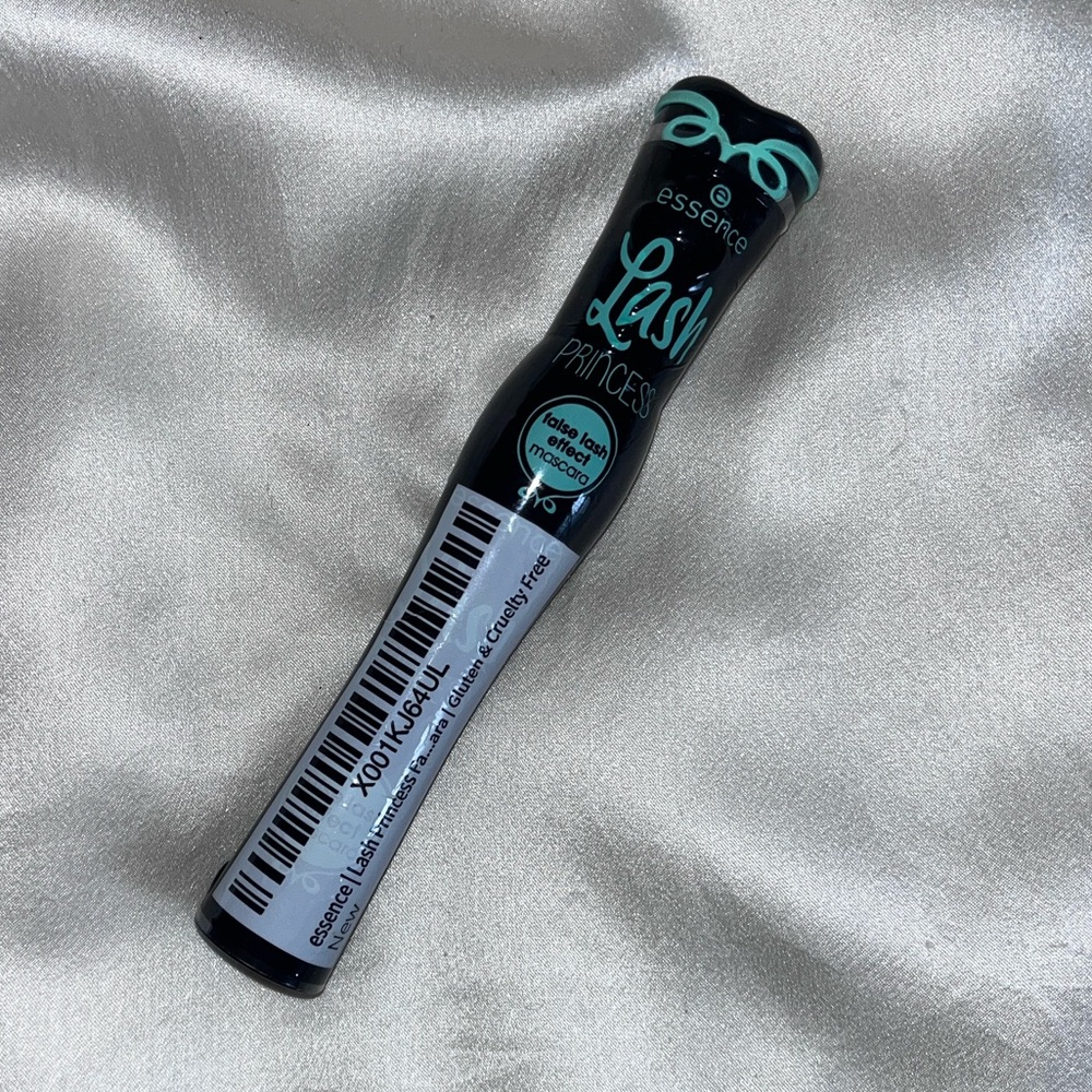 NWT 🤍essence Lash mascara
